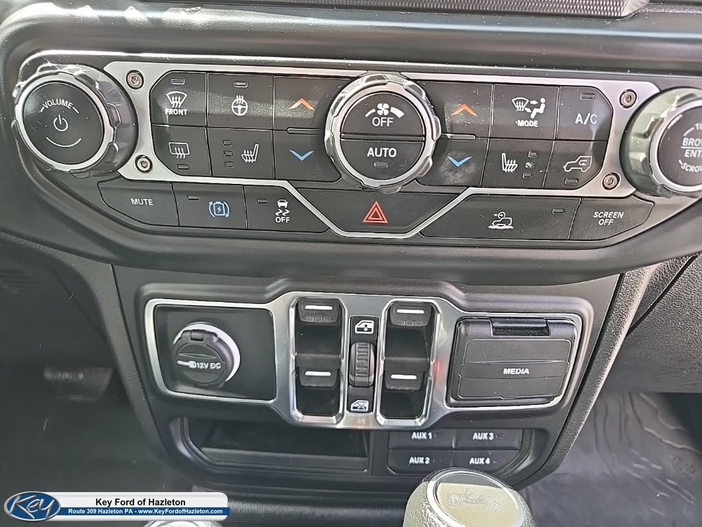 Used 2023 Jeep Wrangler Unlimited w/ Cold Weather Group AWD/4WD image 24