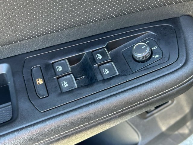 Used 2025 Volkswagen Atlas SE FWD image 16