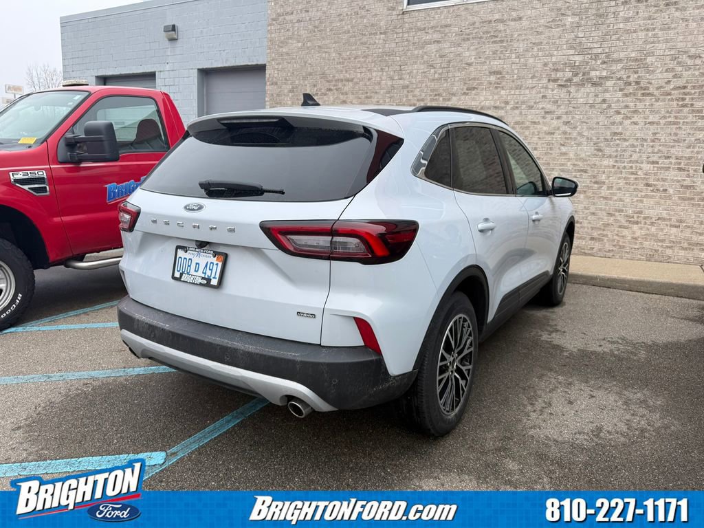 Certified 2025 Ford Escape SE image 3