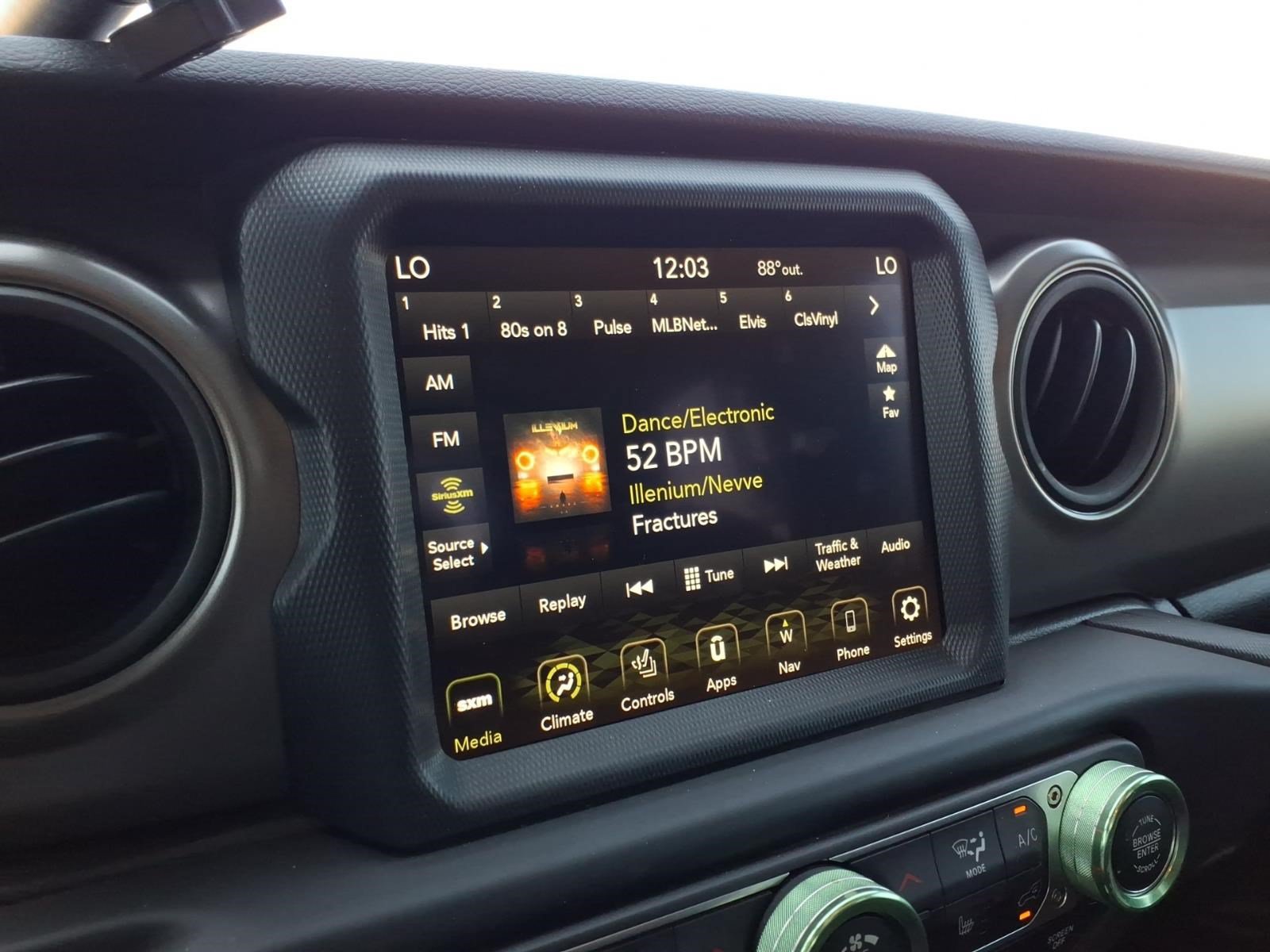 Used 2023 Jeep Gladiator Sport AWD/4WD image 19