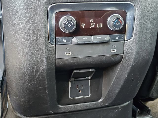 Used 2023 Chevrolet Suburban Premier image 19