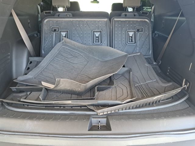 Used 2022 Chevrolet Traverse LT FWD image 25
