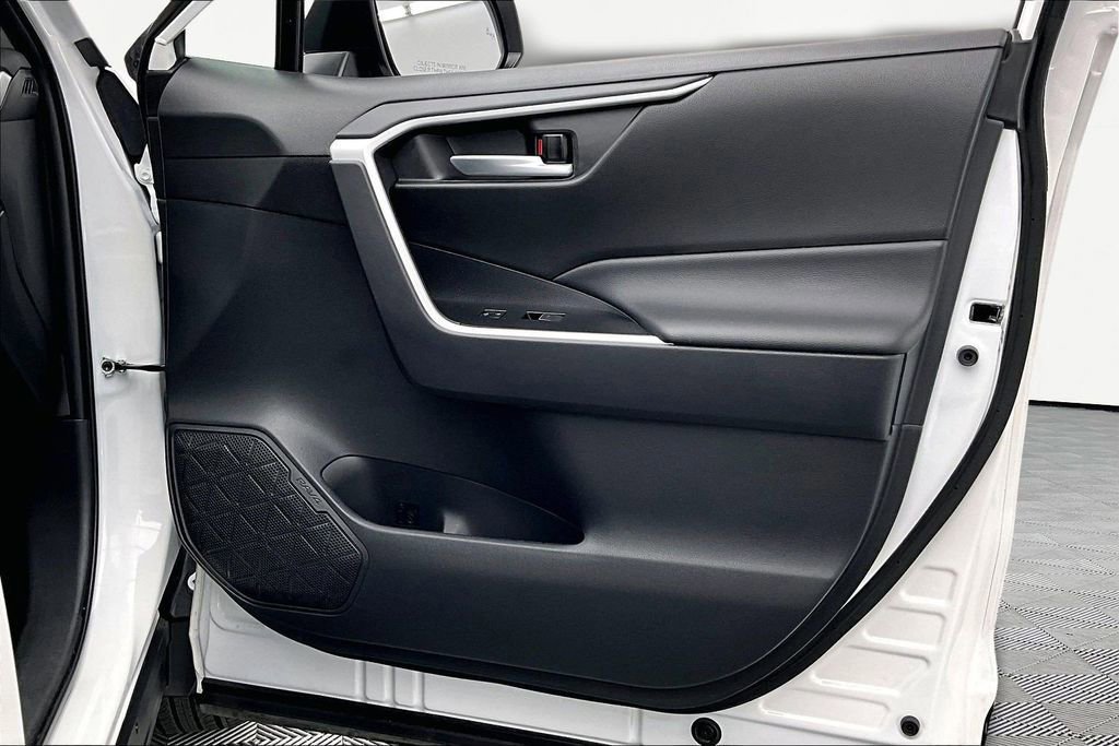 Used 2025 Toyota RAV4 XLE image 24
