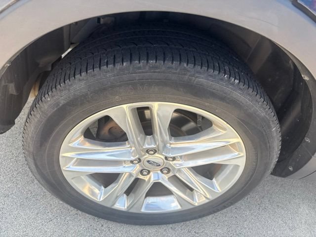 Certified 2017 Ford Explorer XLT w/ Equipment Group 202A FWD image 8
