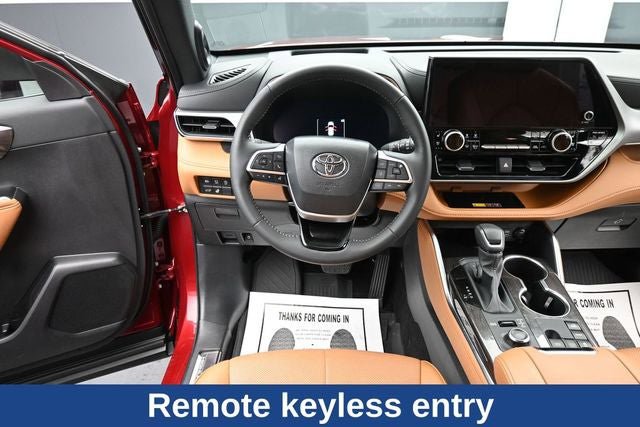 Used 2025 Toyota Highlander Platinum AWD/4WD image 18