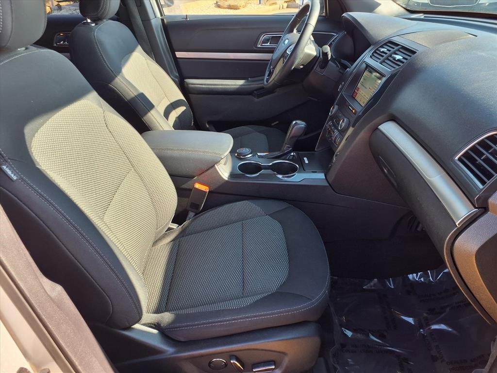 Certified 2018 Ford Explorer XLT w/ Equipment Group 201A image 29