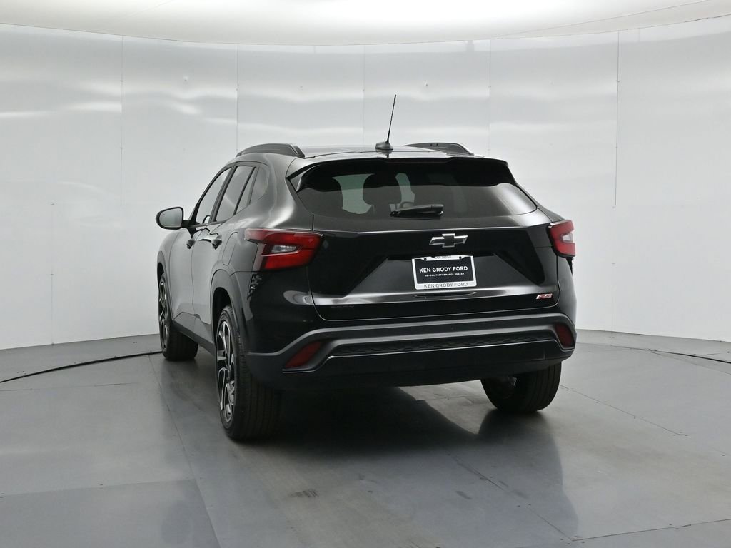 Used 2024 Chevrolet Trax RS w/ Sunroof Package FWD image 24
