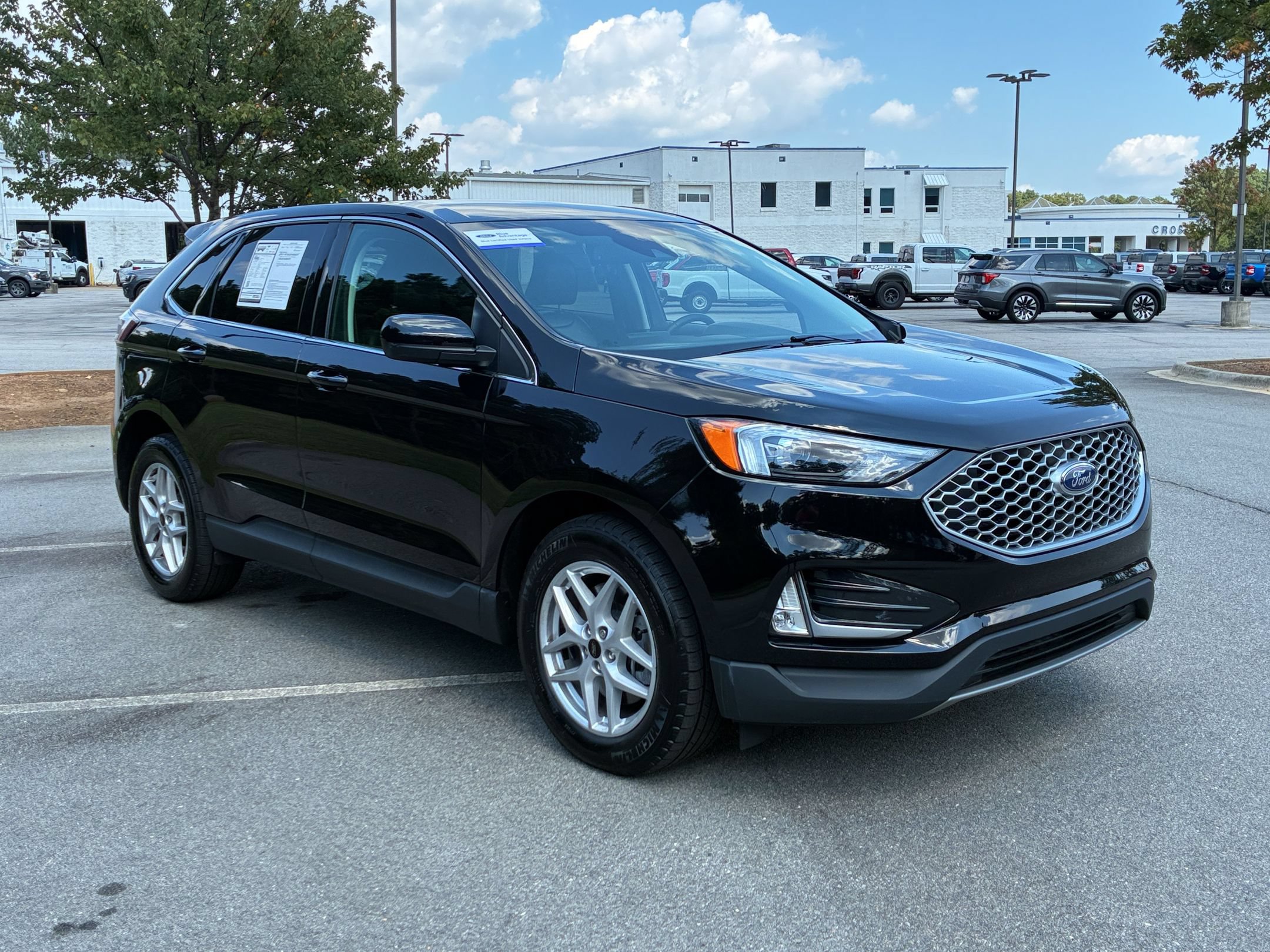 Certified 2023 Ford Edge SEL w/ Convenience Package AWD/4WD image 2