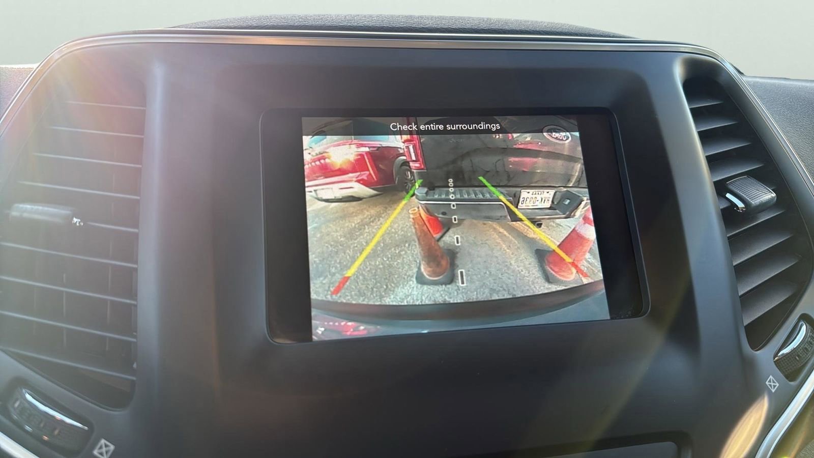 Used 2020 Jeep Cherokee Latitude Plus image 19