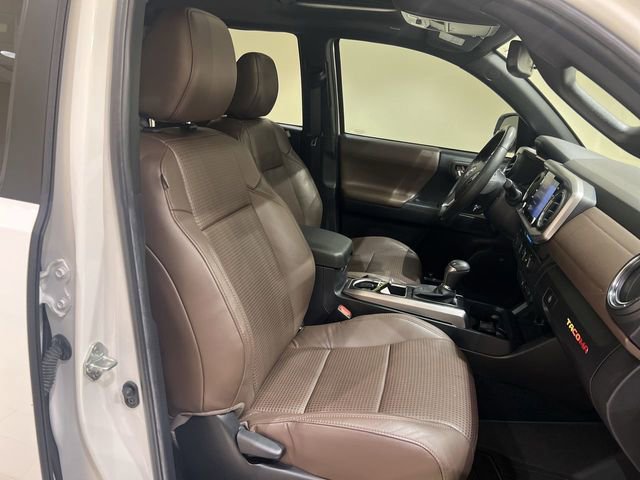Used 2022 Toyota Tacoma Limited image 25