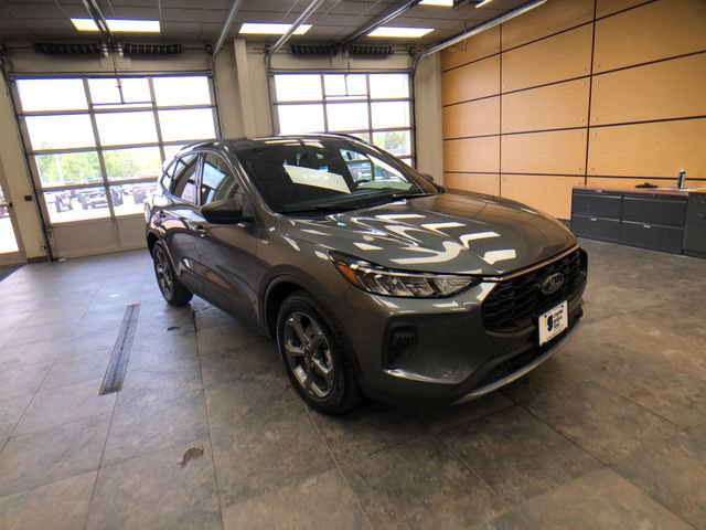 Certified 2025 Ford Escape ST-Line FWD image 1