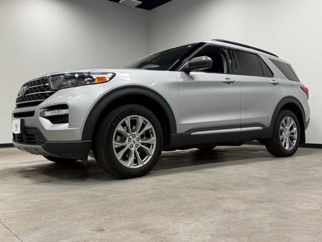 Certified 2022 Ford Explorer XLT w/ Equipment Group 202A AWD/4WD image 5
