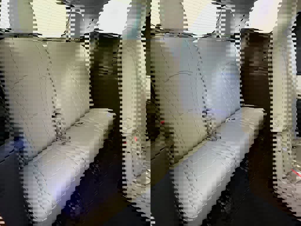 Used 2021 Buick Enclave Essence image 31