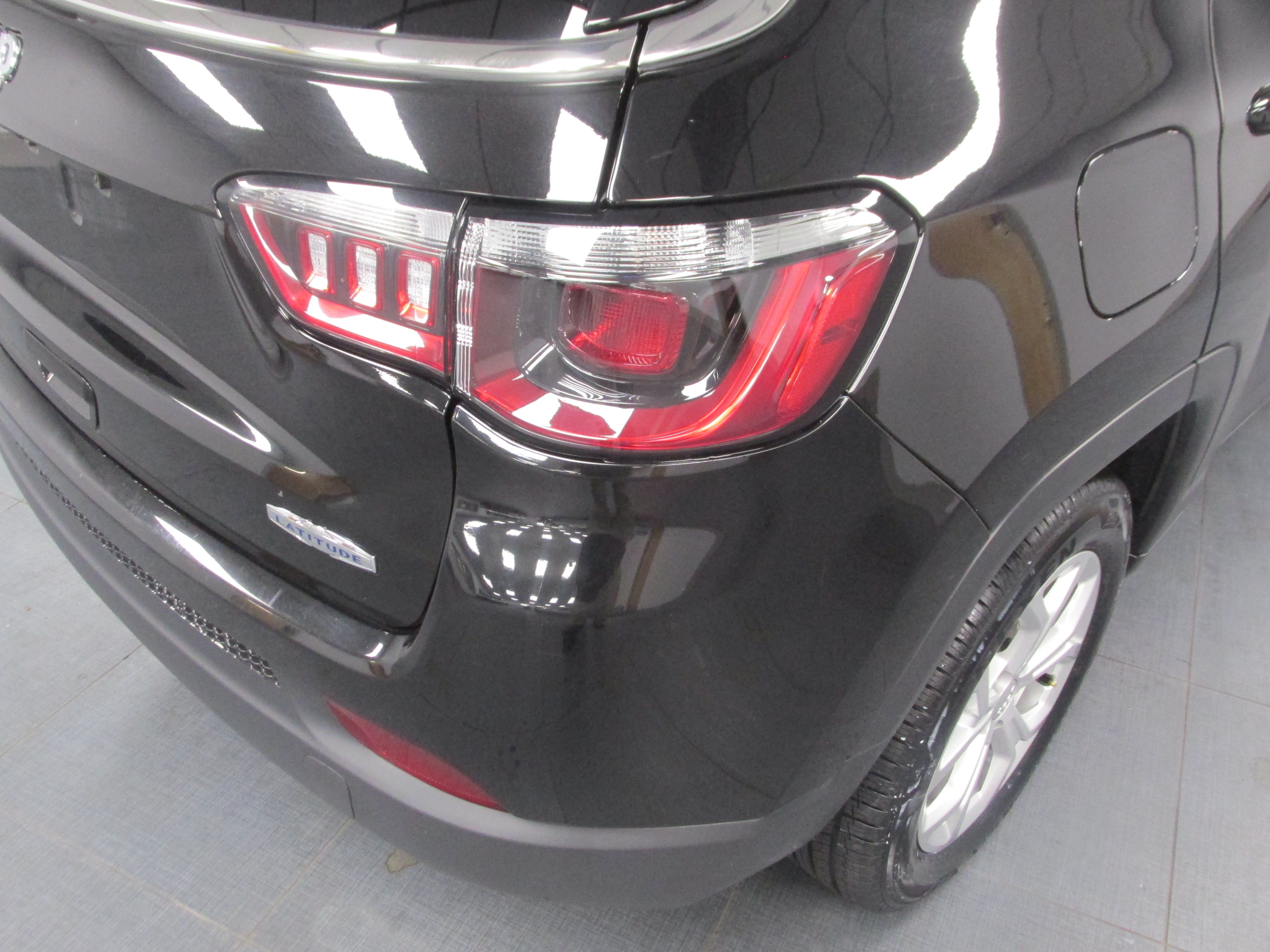 Used 2024 Jeep Compass Latitude AWD/4WD image 11