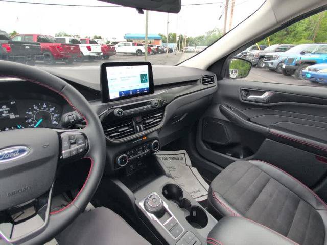 Certified 2022 Ford Escape SEL w/ SEL Stealth AWD Package image 24