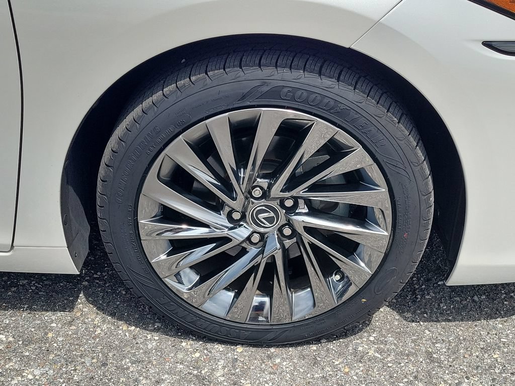 Used 2025 Lexus ES 350 Ultra Luxury w/ Accessory Package (Z1) FWD image 7