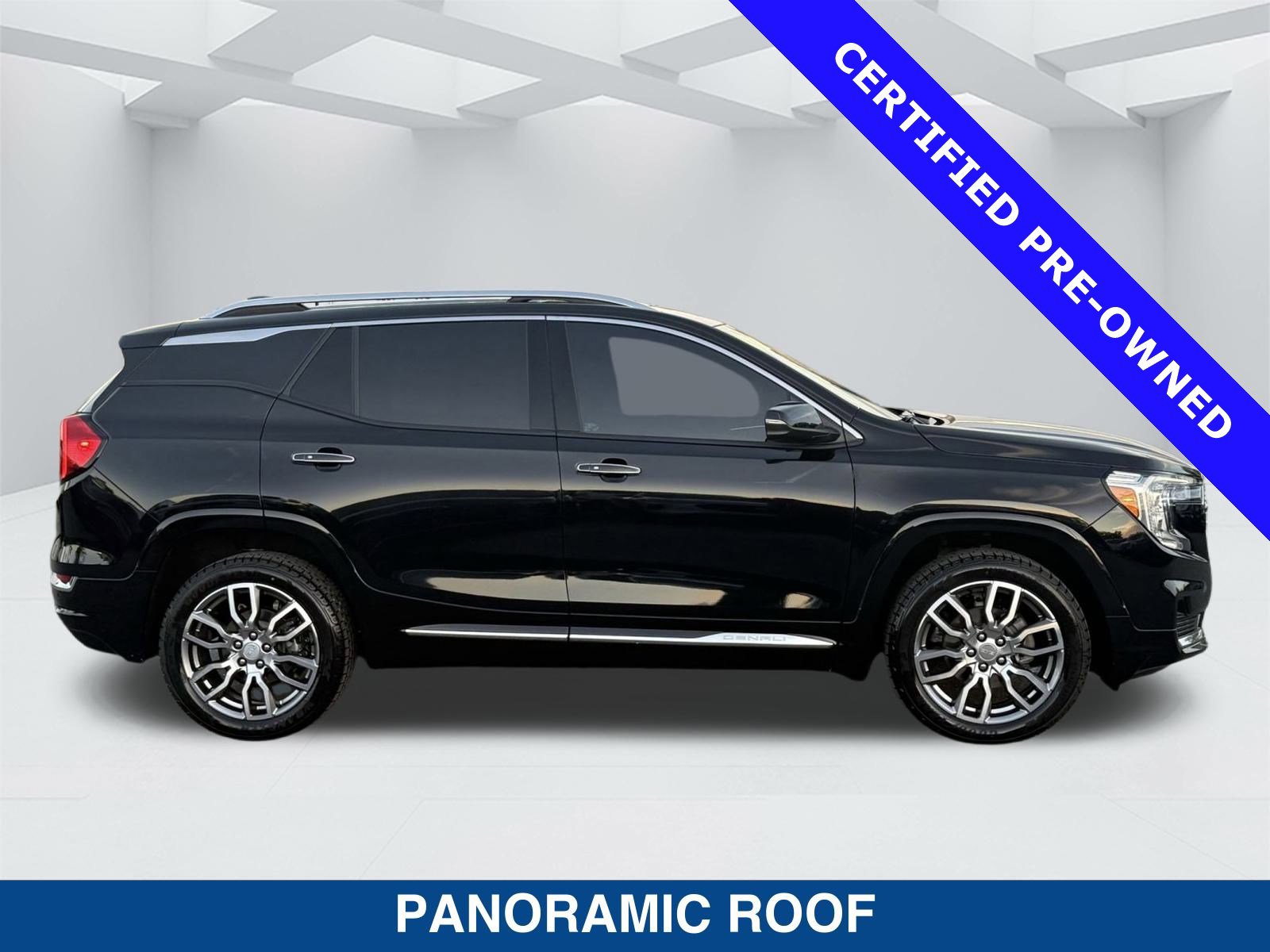 Used 2023 GMC Terrain Denali image 3