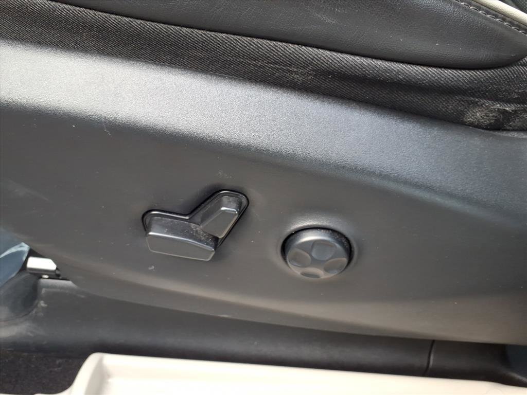Used 2023 Chrysler Pacifica Limited FWD image 17