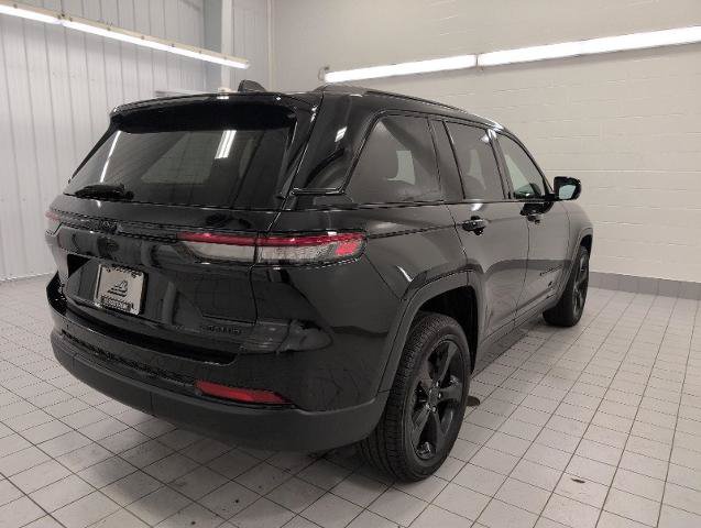 Used 2023 Jeep Grand Cherokee Limited w/ Black Appearance Package AWD/4WD image 20