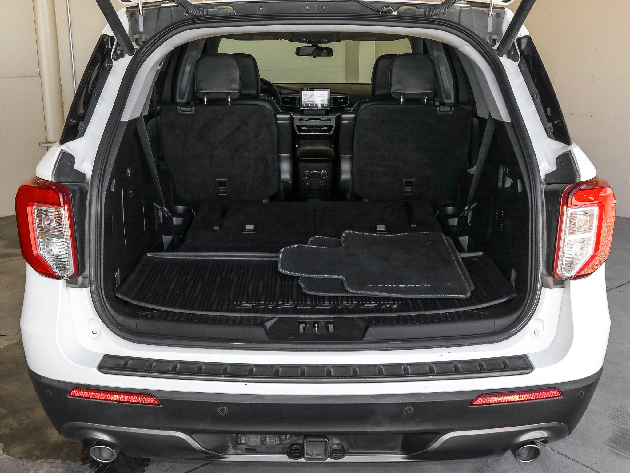Certified 2022 Ford Explorer XLT w/ Equipment Group 202A RWD image 49