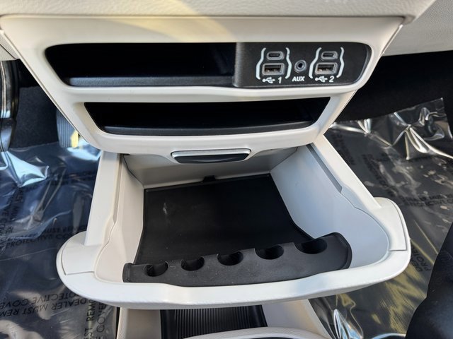 Used 2023 Chrysler Pacifica Touring-L image 28