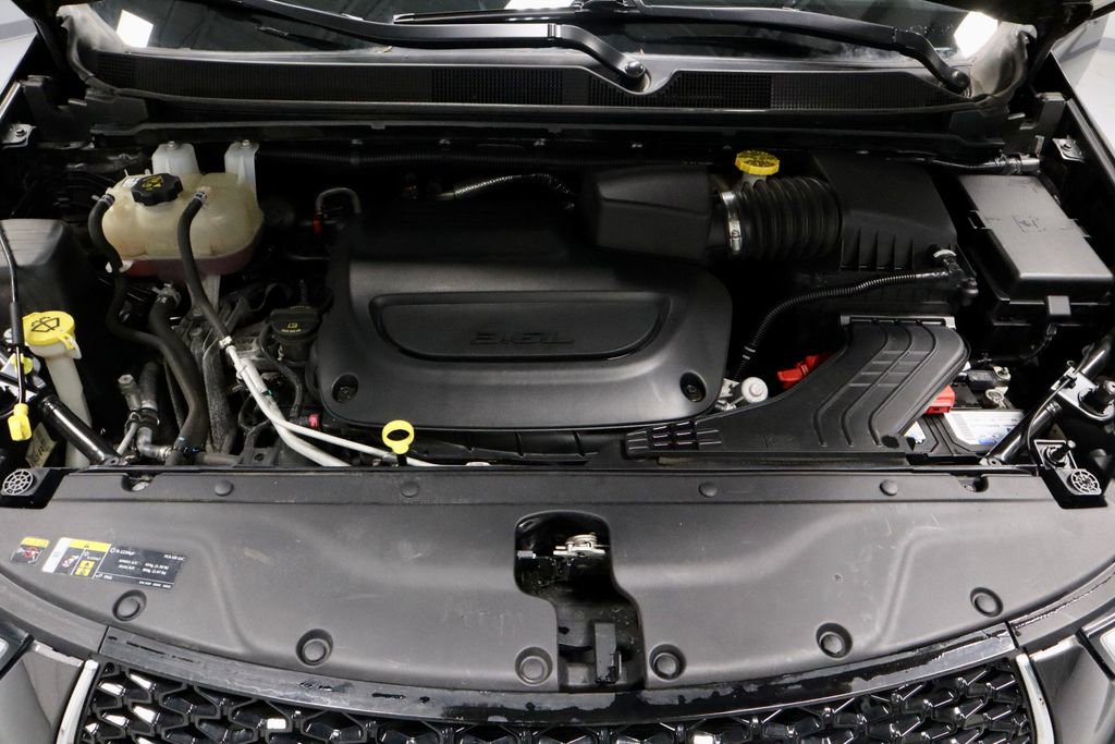 Used 2023 Chrysler Pacifica Touring-L FWD image 17