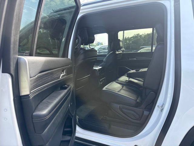 Used 2024 Jeep Wagoneer L Series II w/ Flexible Seating Group RWD image 14