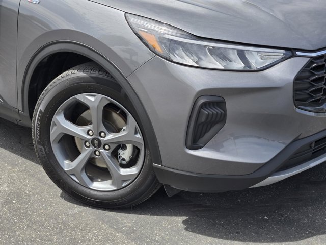 Certified 2025 Ford Escape ST-Line FWD image 9