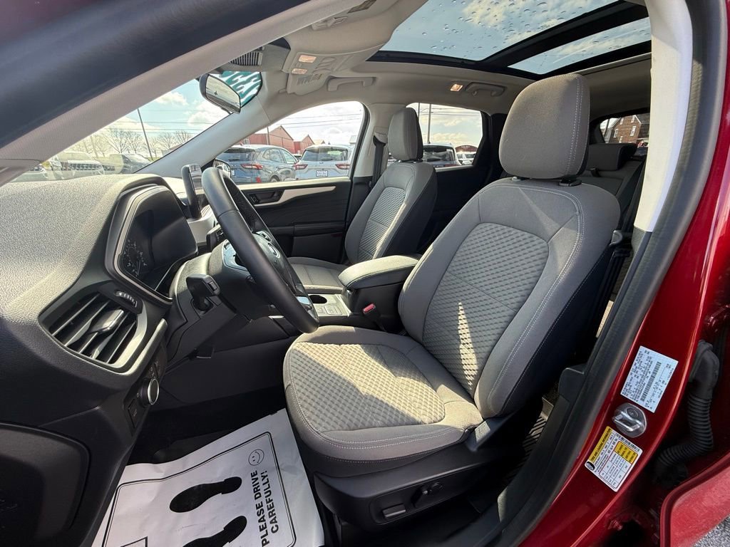 Certified 2022 Ford Escape SE w/ SE Sport Appearance Package image 14