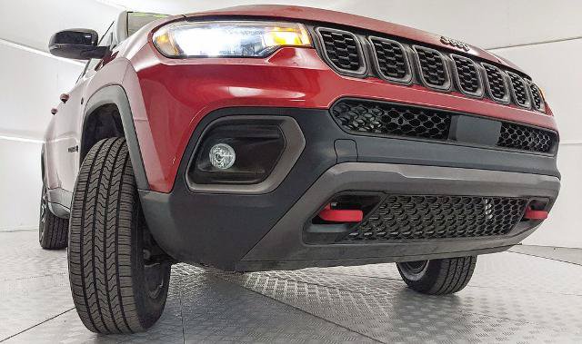 Used 2025 Jeep Compass Trailhawk AWD/4WD image 23