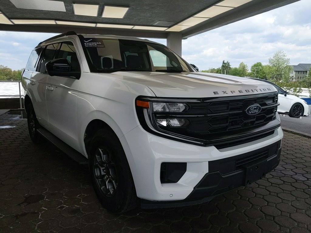 Certified 2025 Ford Expedition Active AWD/4WD image 4