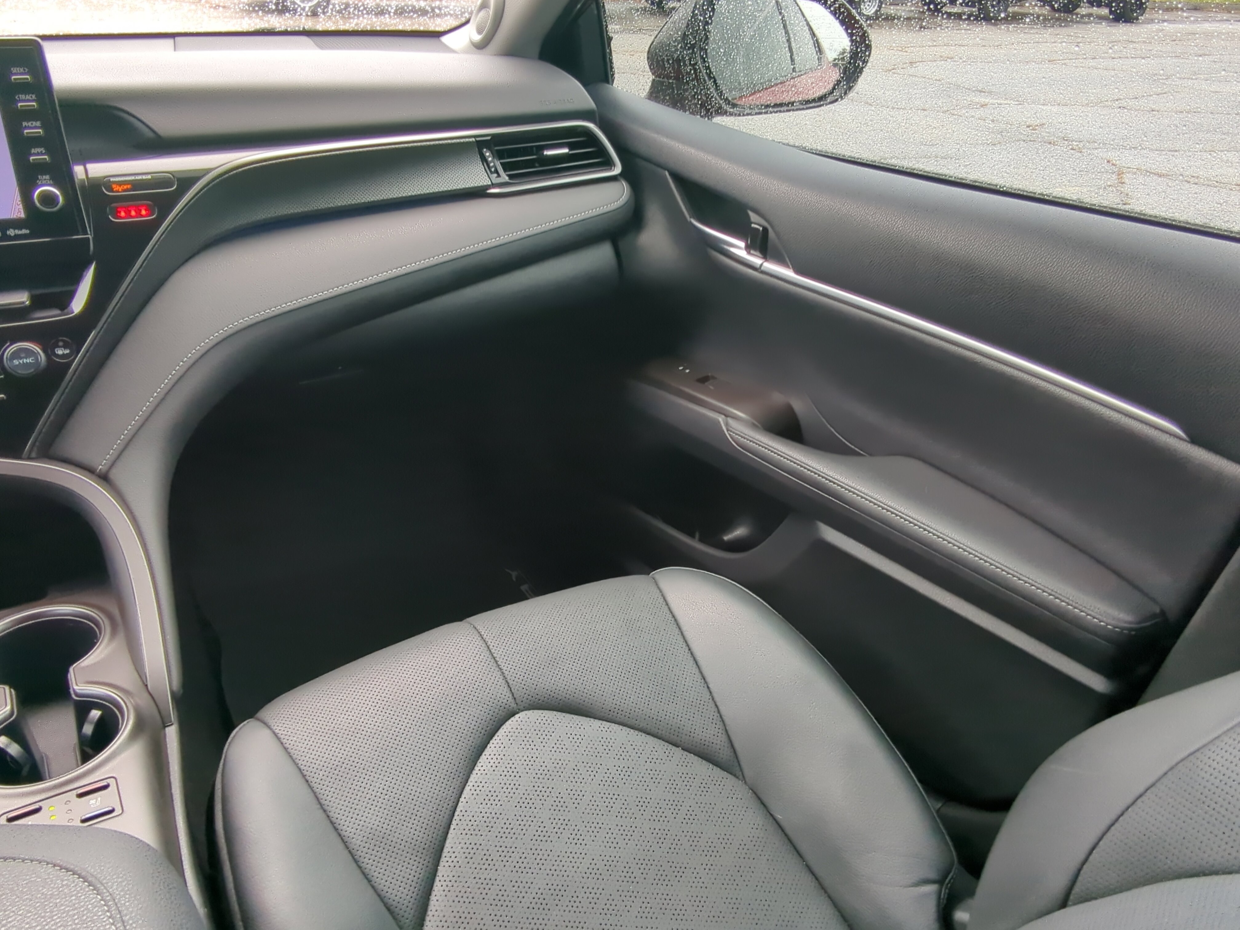 Used 2021 Toyota Camry XSE w/ Navigation Package FWD image 14