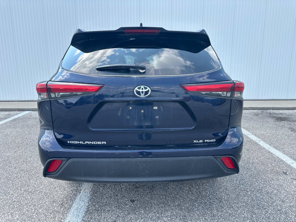 Used 2023 Toyota Highlander XLE AWD/4WD image 6