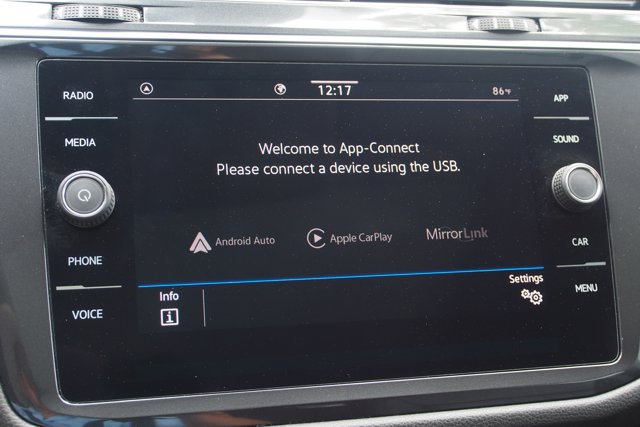 Used 2022 Volkswagen Tiguan SE FWD image 32
