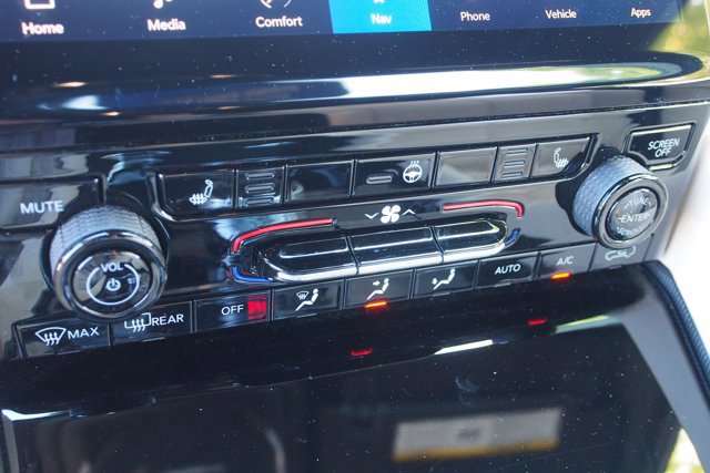 Used 2024 Jeep Grand Cherokee L Limited w/ Black Appearance Package image 29