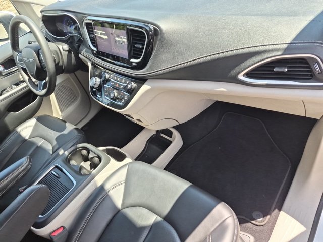 Used 2023 Chrysler Pacifica Touring-L AWD/4WD image 36