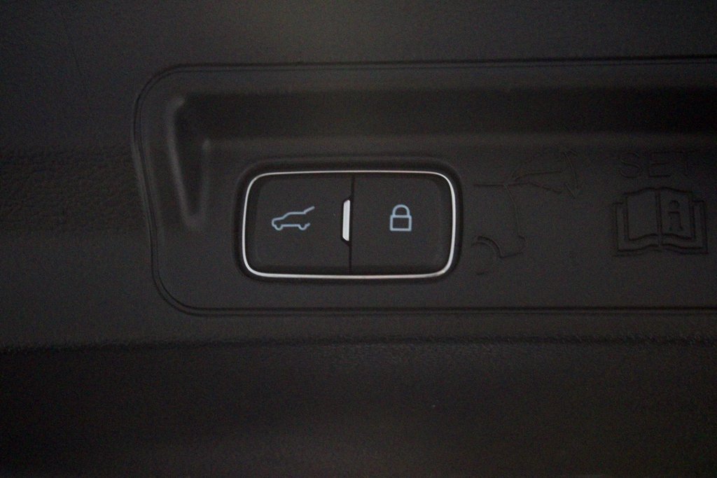 Certified 2022 Ford Explorer XLT w/ Equipment Group 202A image 16