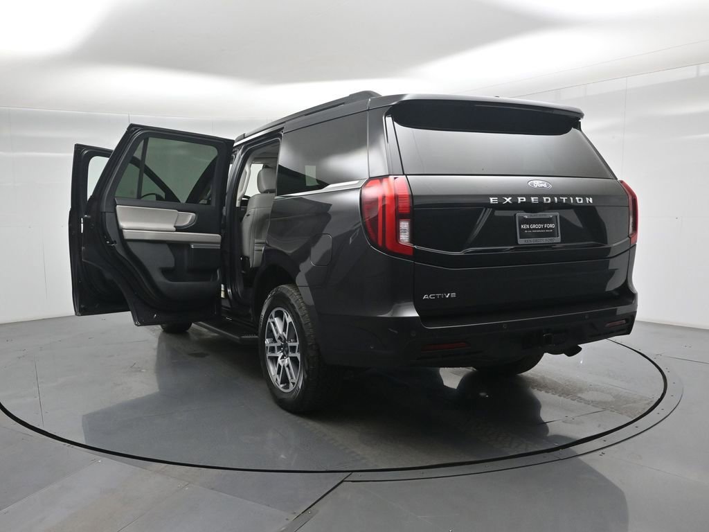 Certified 2025 Ford Expedition Active AWD/4WD image 34
