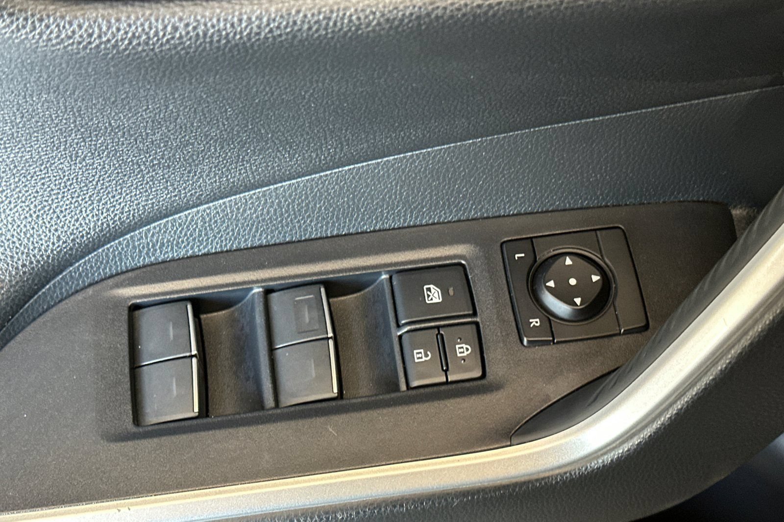 Used 2023 Toyota RAV4 XSE AWD/4WD image 11