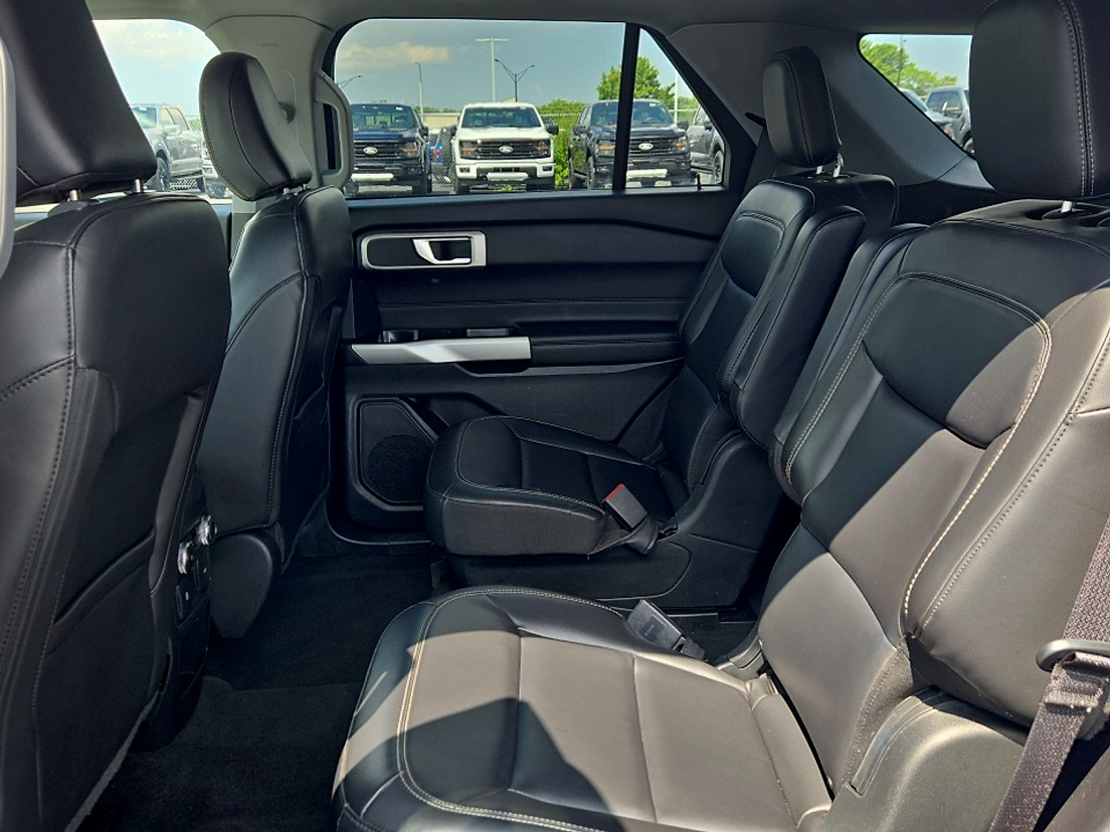 Certified 2021 Ford Explorer XLT w/ Equipment Group 202A AWD/4WD image 21