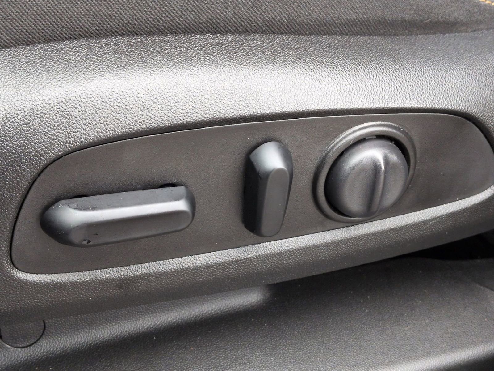 Used 2019 Chevrolet Equinox LT w/ Driver Convenience Package image 20