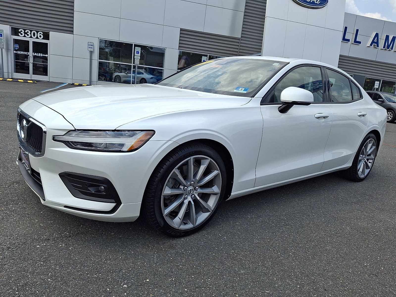 Used 2021 Volvo S60 T6 Momentum AWD/4WD image 5