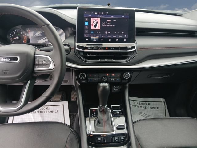 Used 2025 Jeep Compass Trailhawk AWD/4WD image 11