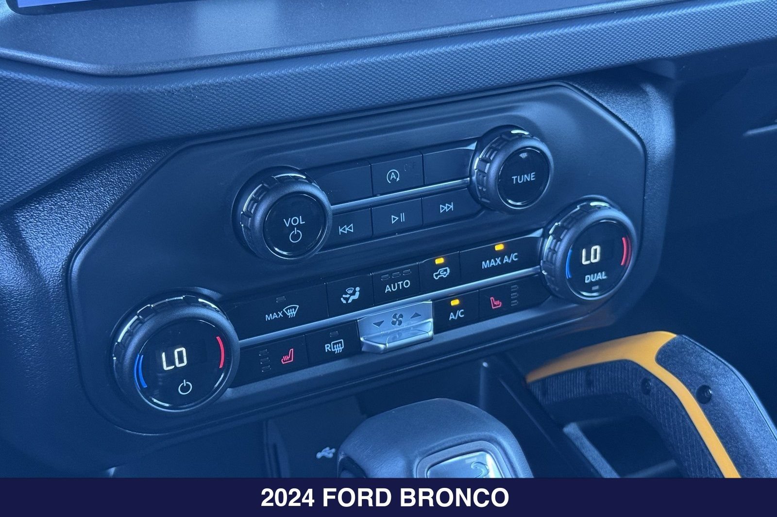 Certified 2024 Ford Bronco Badlands w/ Sasquatch Package AWD/4WD image 43