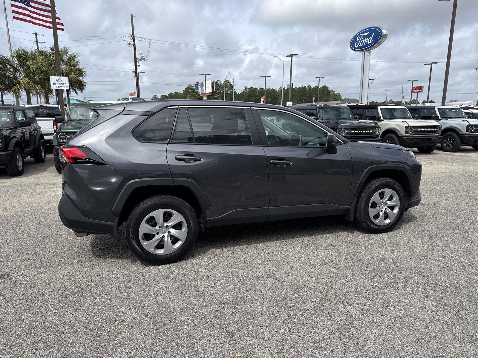 Used 2024 Toyota RAV4 LE AWD/4WD image 7