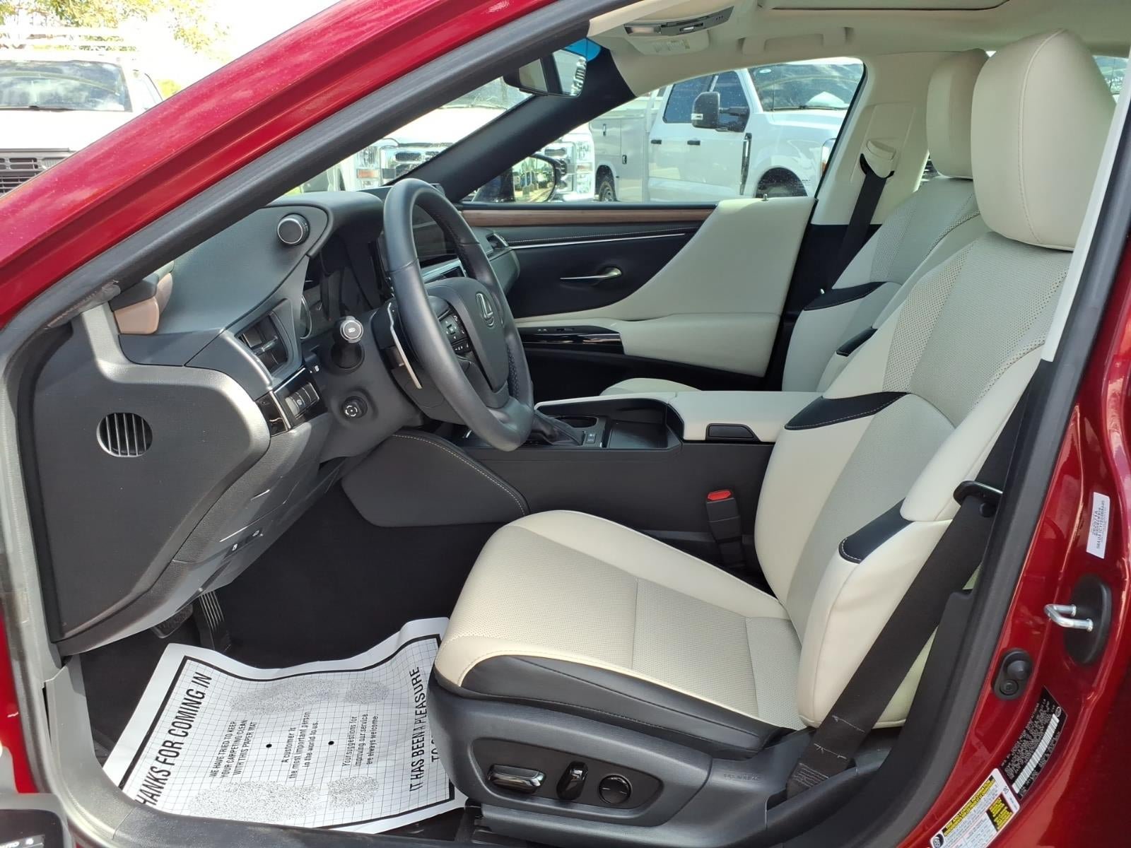 Used 2025 Lexus ES 300h w/ Premium Package FWD image 22