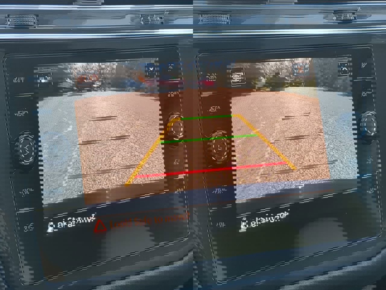 Used 2021 Volkswagen Tiguan SE image 18