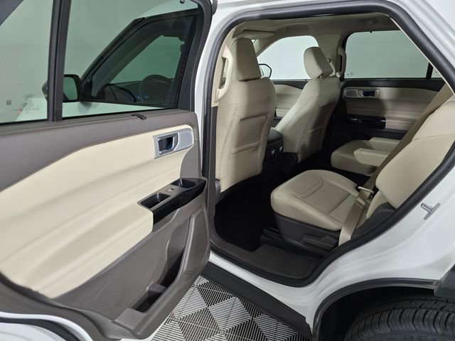 Certified 2023 Ford Explorer Platinum w/ Technology Package AWD/4WD image 17