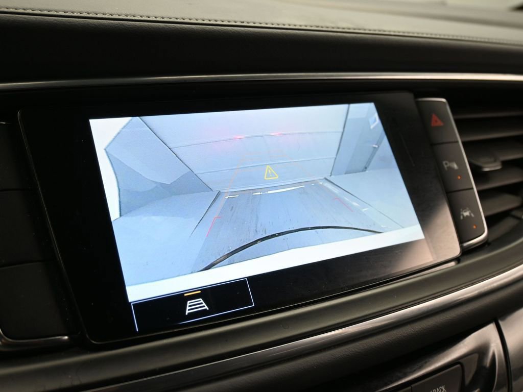 Used 2022 Buick Enclave Essence image 41