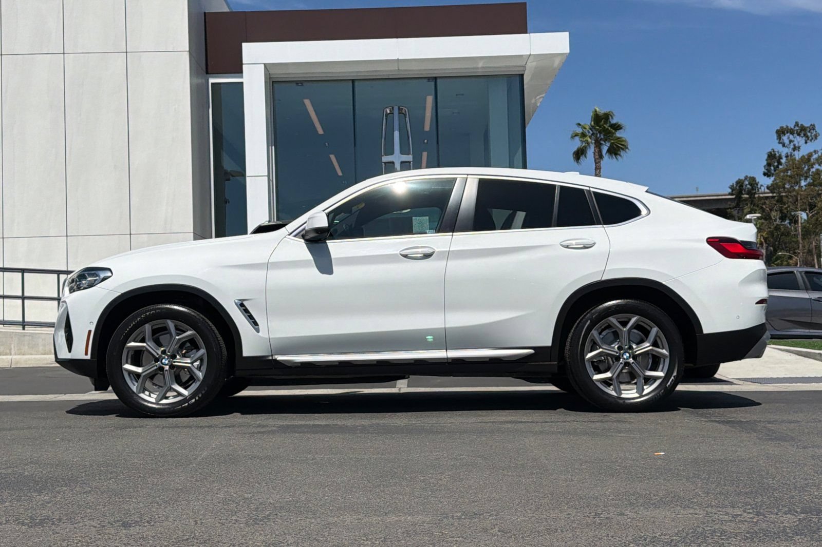 Used 2024 BMW X4 xDrive30i w/ Premium Package AWD/4WD image 6